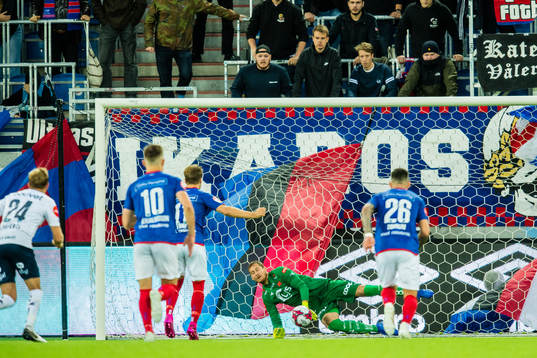 Iven Austbø of Viking saves a penalty