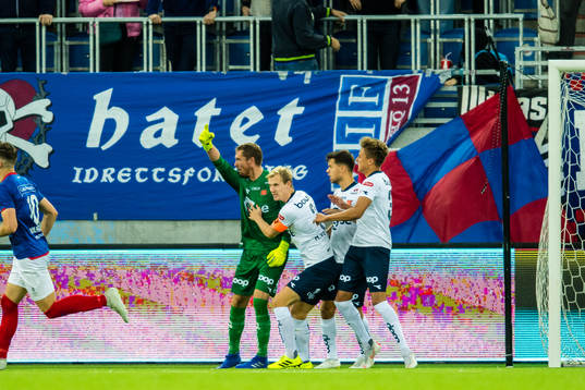 Iven Austbø of Viking celebrates