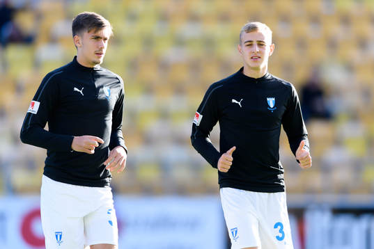 Malmö FFs Tim Prica och Amel Mujanic värmer upp innan