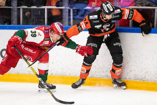 Moras Kristoffer Gunnarsson och Karlskronas Philip Rondahl