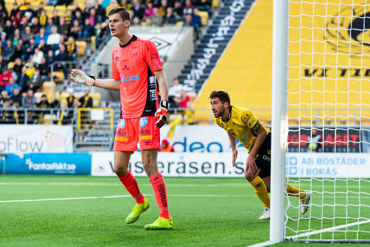Elfsborgs Frederik Holst och målvakt Tim Rönning