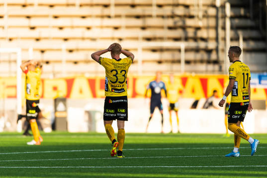 Elfsborgs Sivert Heltne Nilsen och Jesper Karlsson deppar