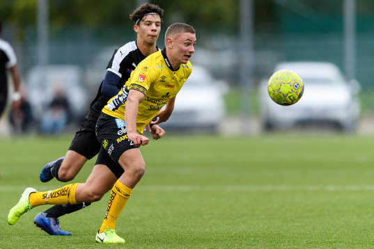 Elfsborgs Theo Lind och Lunds Isac Esfandyari