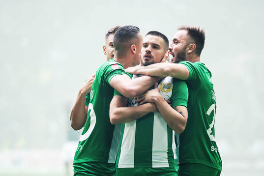 Hammarbys Vladimir Rodic jublar med Nikola Djurdjic och