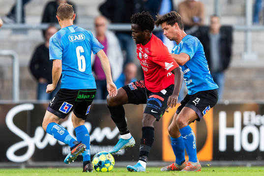 Halmstads Dusan Djuric och Trelleborgs Abdul Fatawu Safiu