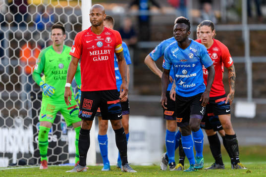 Trelleborgs Salif Camara Jönsson och Halmstads Thomas