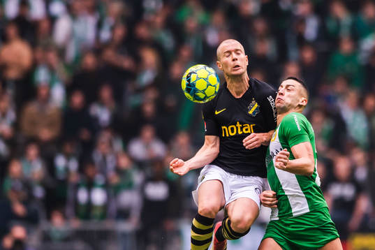s Per Karlsson och Hammarbys Nikola Djurdjic