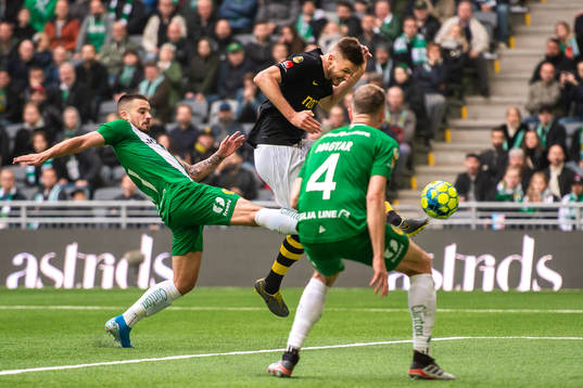 s Karol Mets gör 1-2