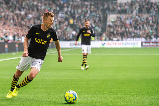 s Sebastian Larsson