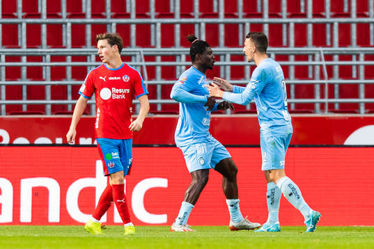 AFC Eskilstunas Onyedikachukwu Samuel Nnamani jublar med