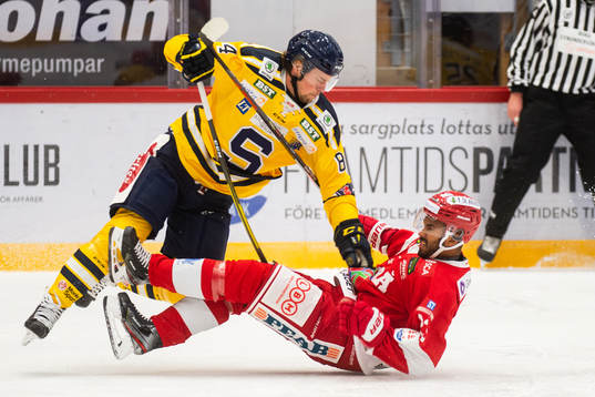 Södertäljes Sebastian Walfridsson och Timrås Jeremy Boyce