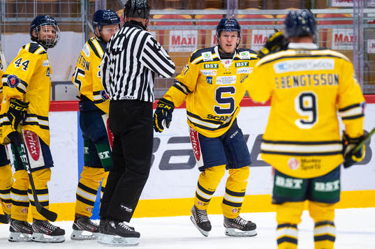 Södertäljes Hugo Gustafsson jublar