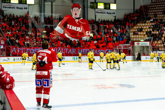 Timrås Jonathan Dahlén hyllas med ett tifo