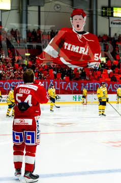 Timrås Jonathan Dahlén hyllas med ett tifo