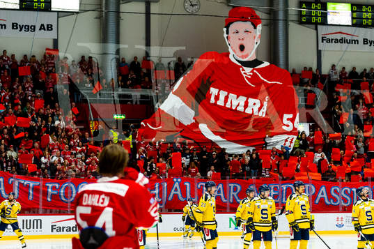 Timrås Jonathan Dahlén hyllas med ett tifo