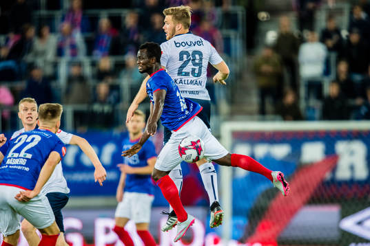 Mohammed Abu of Vålerenga and Benjamin Kallman of Viking