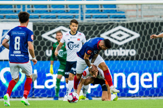 Aron Leonard Dønnum of Vålerenga and Viljar Helland