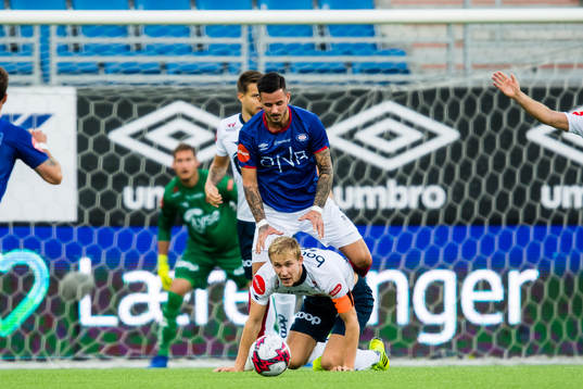 Aron Leonard Dønnum of Vålerenga and Viljar Helland