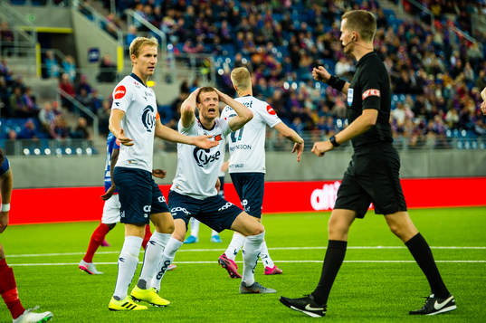 Viljar Helland Vevatne and Even Østensen of Viking reacts
