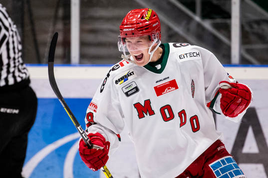 Modos Linus Pettersson jublar