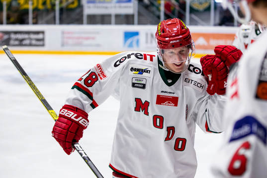 Modos Linus Pettersson jublar
