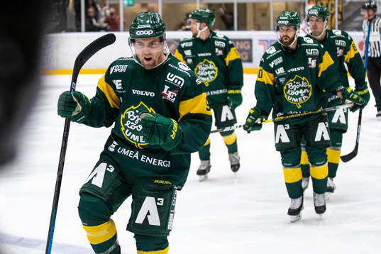 Björklövens Justin Crandall jublar