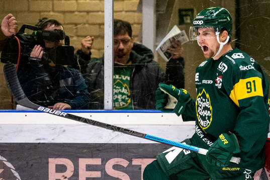 Björklövens Justin Crandall jublar