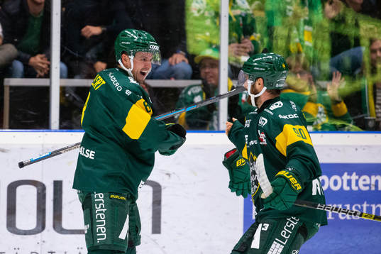 Björklövens Alexander Deilert och Alex Hutchings jublar