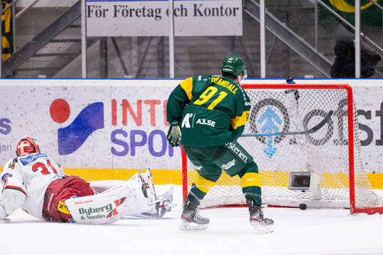 Björklövens Justin Crandall ser på när Alexander