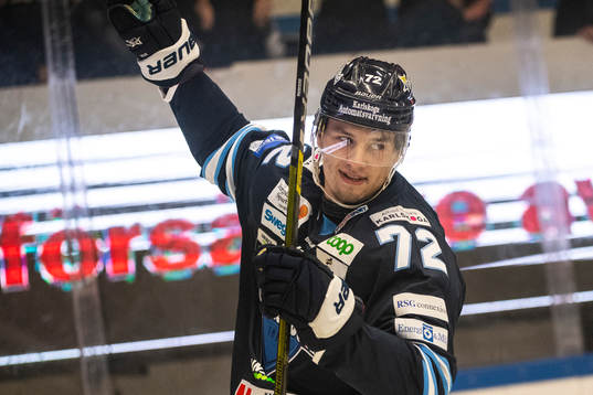Karlskogas Filip Ahl jublar