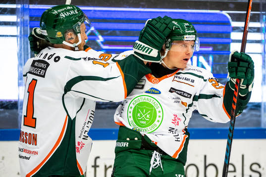 Kristianstads Anton Heikkinen (h) jublar
