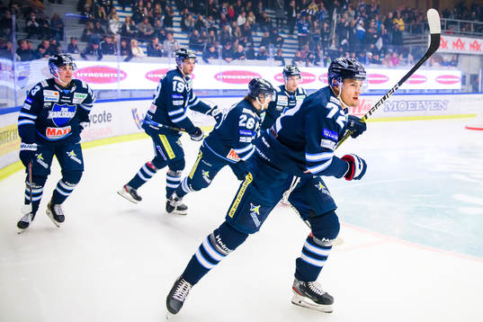 Karlskogas Filip Ahl jublar