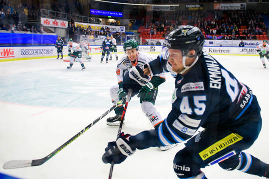 Kristianstads Johan Lundgren och Karlskogas Kevin Ekman