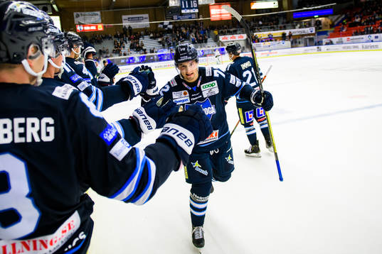 Karlskogas Filip Ahl jublar