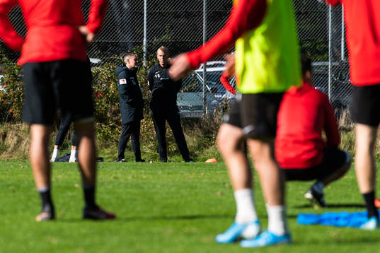 Tränare Thomas Askebrand och assisterande tränare Sören
