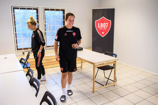 Limhamn Bunkeflos målvakt Chandra Bednar och Natalie Hoff