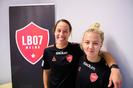 Limhamn Bunkeflos målvakt Chandra Bednar och Natalie Hoff