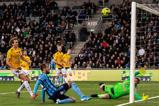 Djurgårdens Emir Kujovic missar en målchans