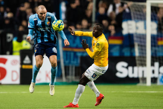 Djurgårdens Marcus Danielson och Falkenbergs Nsima Peter