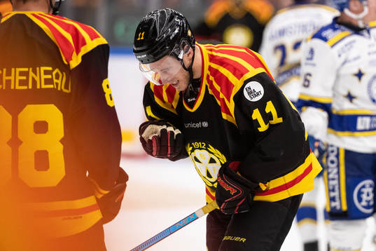 Brynäs Josef Ingman  har ont