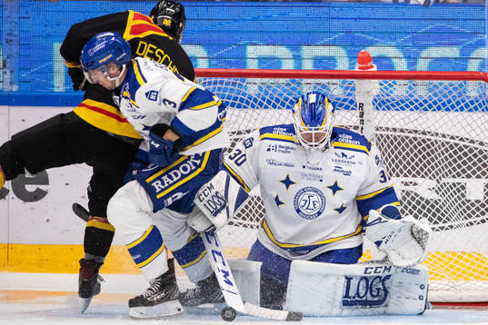 Leksands målvakt Janne Juvonen och August Berg  och