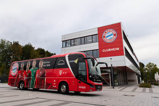 i190924 Players of Göteborg arrive in a bus for a training