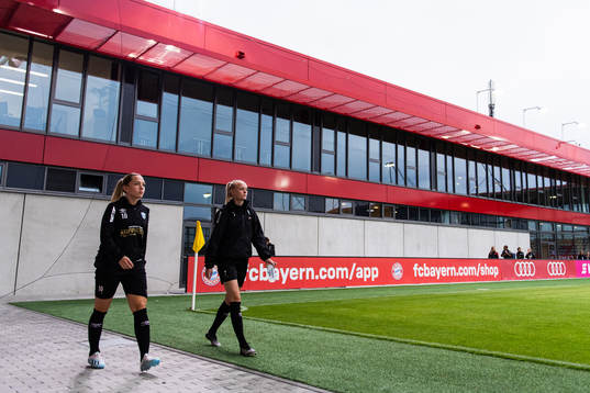 Elin Rubensson and Emma Pennsäter of Göteborg, arrive at