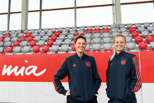 Emily Gielnik  and Amanda Ilestedt of Bayern Munich pose