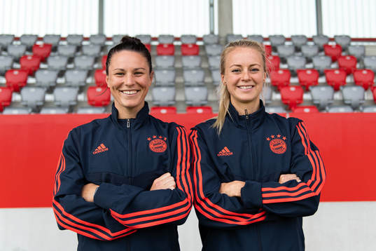 Emily Gielnik  and Amanda Ilestedt of Bayern Munich pose