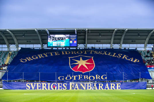 Örgrytes supportrar med ett tifo