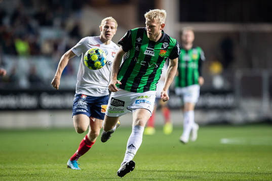 GAIS Carl Elfgren Nyström och Örgrytes Gustav Ludwigson