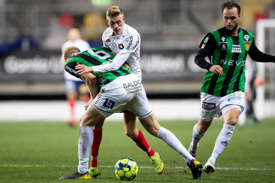 GAIS Carl Elfgren Nyström tacklar Örgrytes Alexander