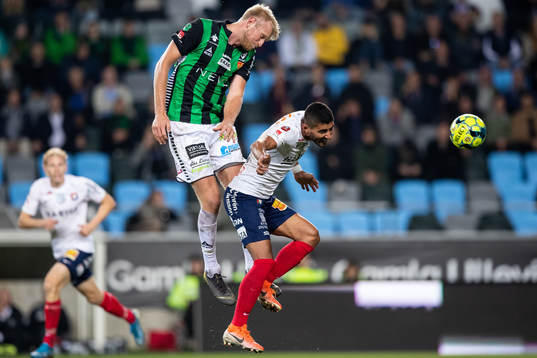 GAIS Carl Elfgren Nyström vinner en nickduell mot