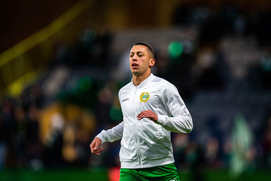 Hammarbys Nikola Djurdjic värmer upp innan fotbollsmatchen